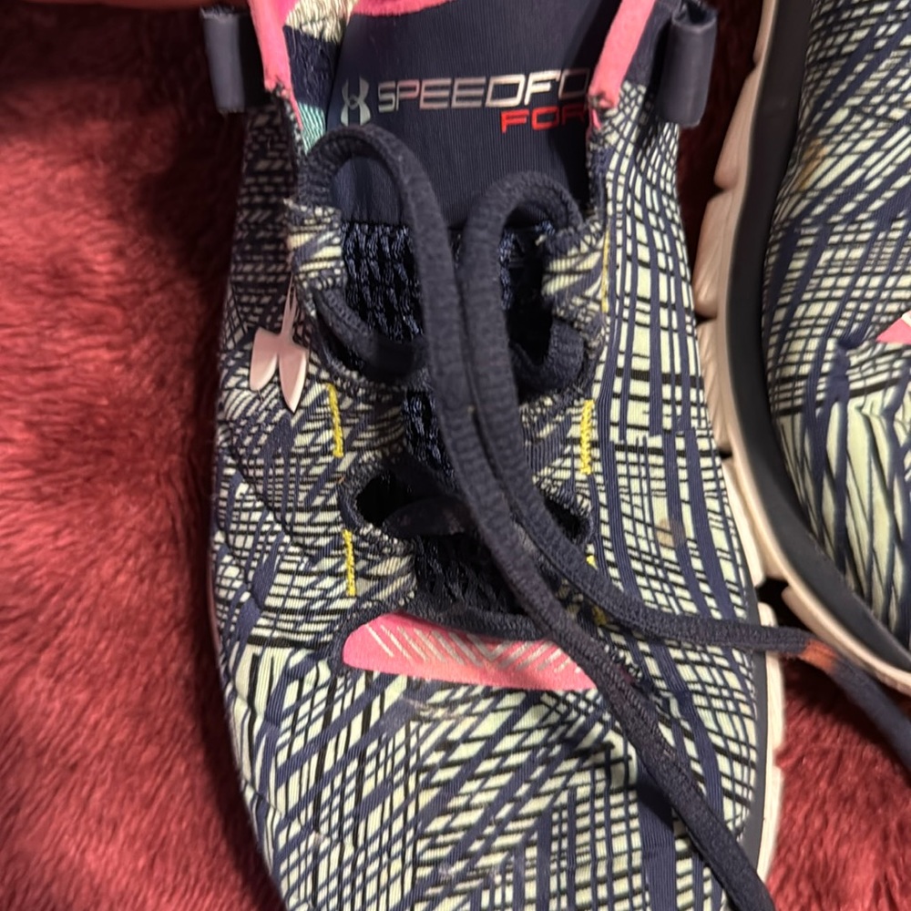 Used underarmor sneakers